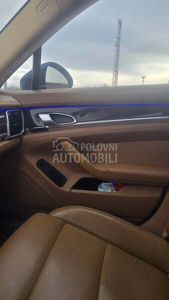 Porsche Panamera 4S