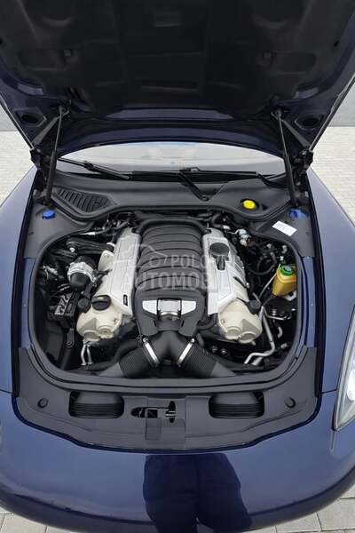 Porsche Panamera 4S