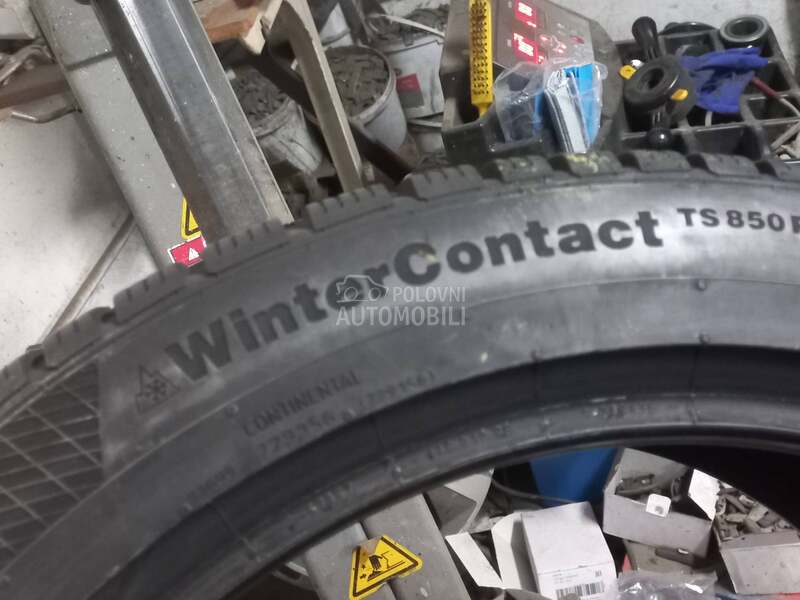 Continental 235/45 R18 Zimska