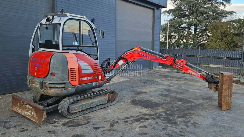 Neuson 2503 2,7T ROTOTILT