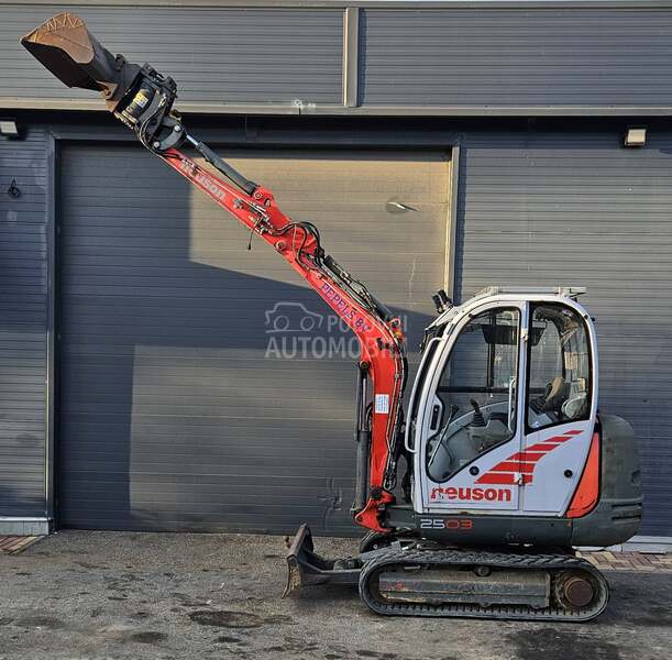 Neuson 2503 2,7T ROTOTILT