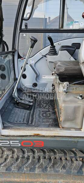 Neuson 2503 2,7T ROTOTILT