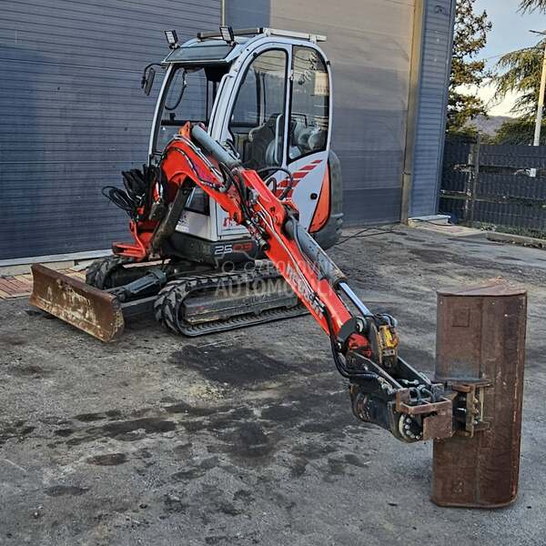 Neuson 2503 2,7T ROTOTILT