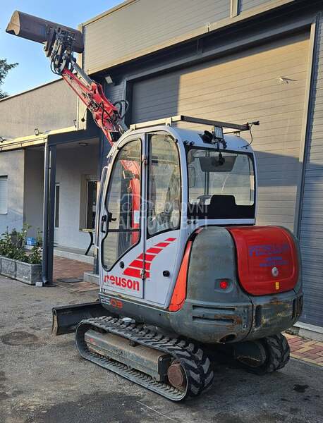 Neuson 2503 2,7T ROTOTILT