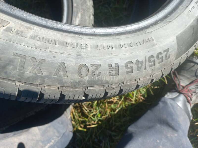Continental 255/45 R20 Zimska