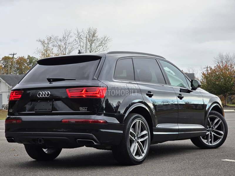 Audi Q7 