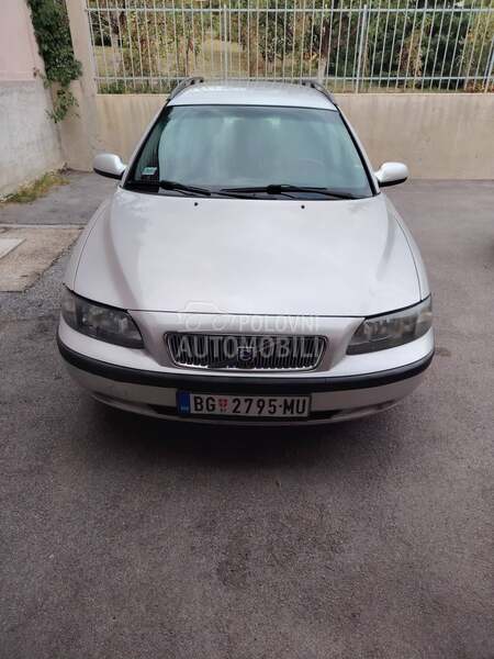 Volvo V70 D5