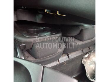 Sesto i sedmo sediste SW za Peugeot 307