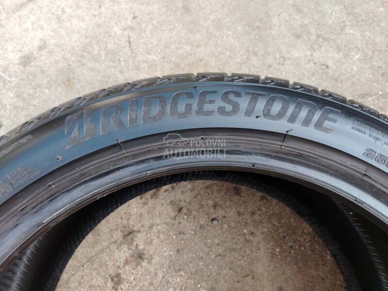 Bridgestone 255/40 R18 Letnja