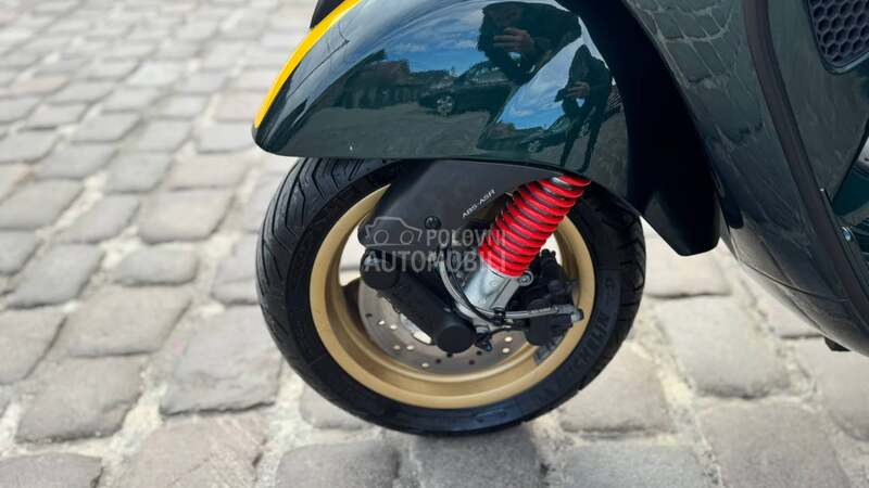 Piaggio Vespa GtS Super 300