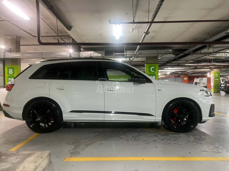 Audi Q7 