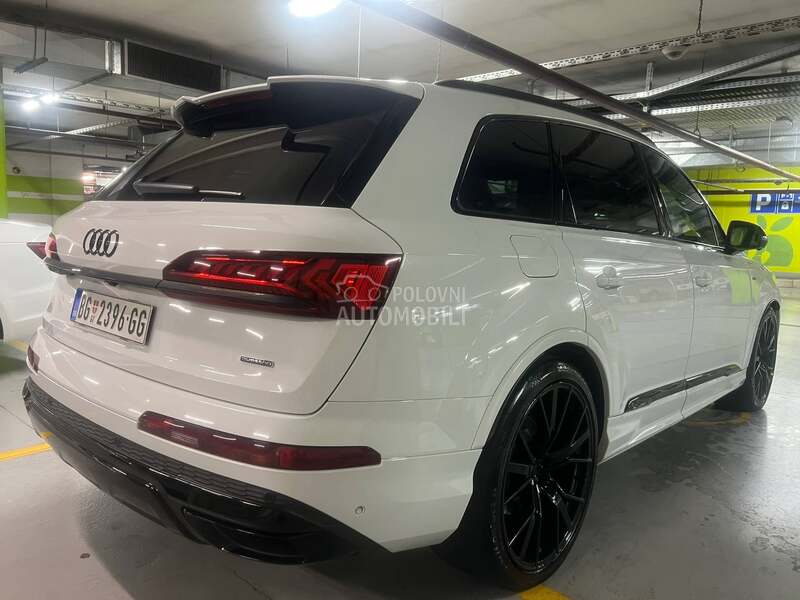 Audi Q7 