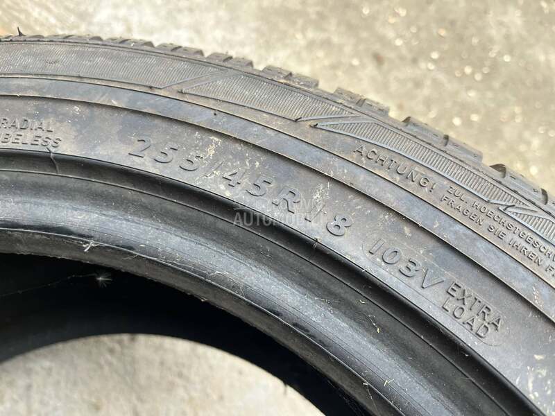 Dunlop 255/45 R18 Zimska