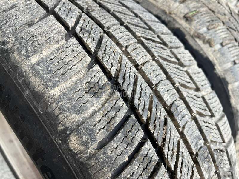 Continental 225/55 R17 Zimska