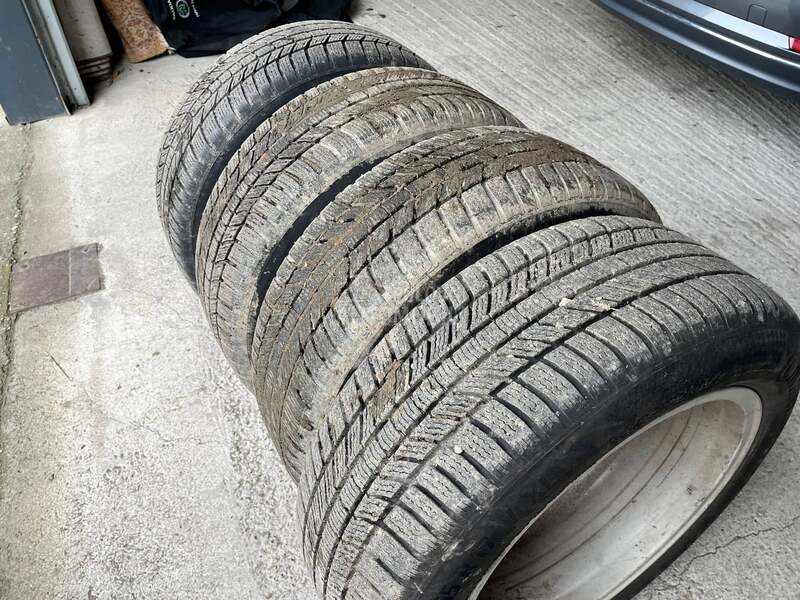 Continental 225/55 R17 Zimska