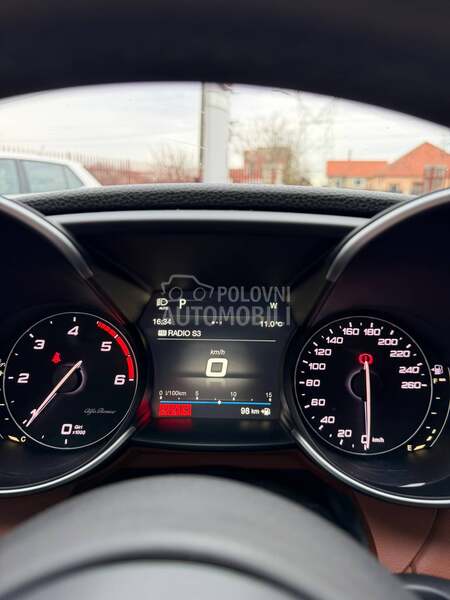 Alfa Romeo Giulia 