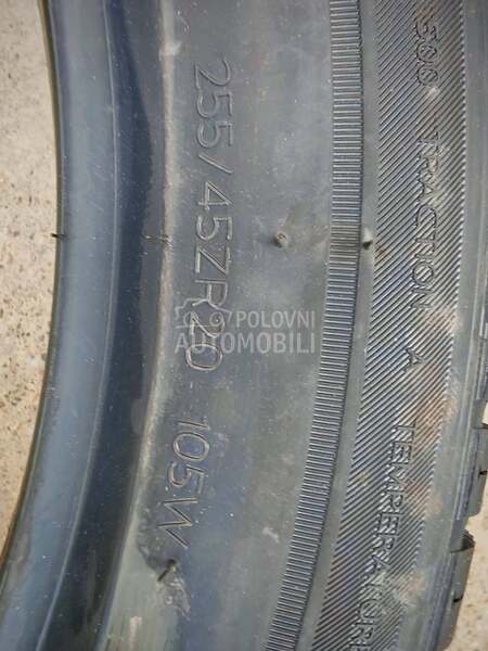 Hankook 255/45 R20 Zimska
