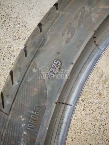 Pirelli 325/30 R21 Letnja