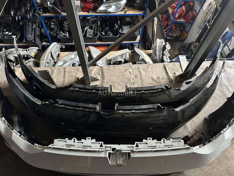 Prednji branik Golf 8