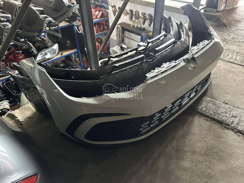 Prednji branik Golf 8
