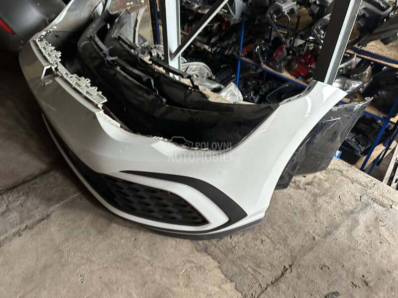 Prednji branik Golf 8