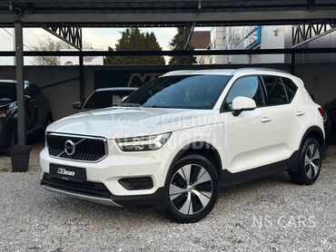 Volvo XC40 MOMENTUM PRO T3