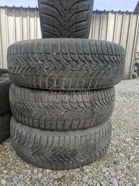 Kumho 215/60 R17 Zimska