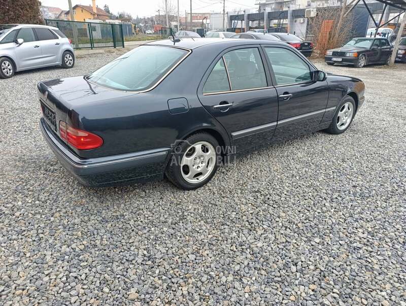 Mercedes Benz E 220 