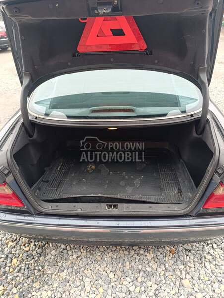 Mercedes Benz E 220 