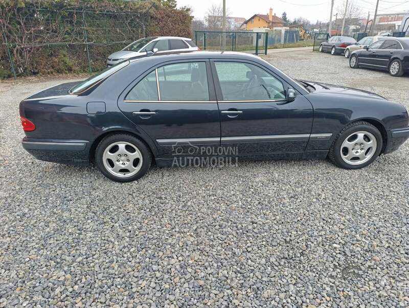 Mercedes Benz E 220 