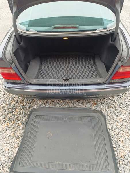 Mercedes Benz E 220 