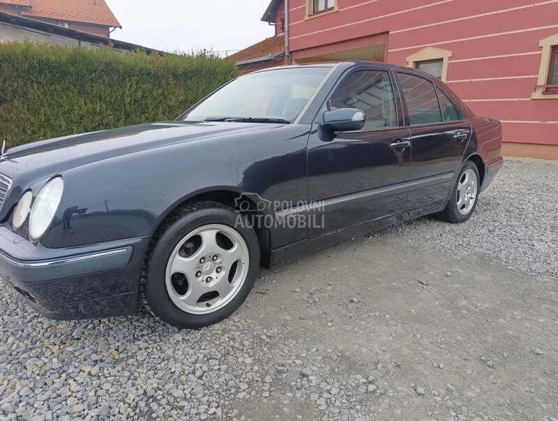Mercedes Benz E 220 