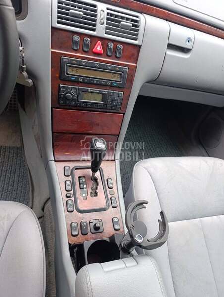 Mercedes Benz E 220 