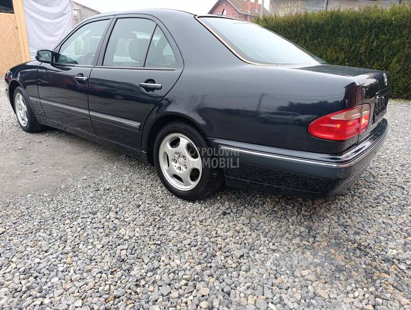 Mercedes Benz E 220 
