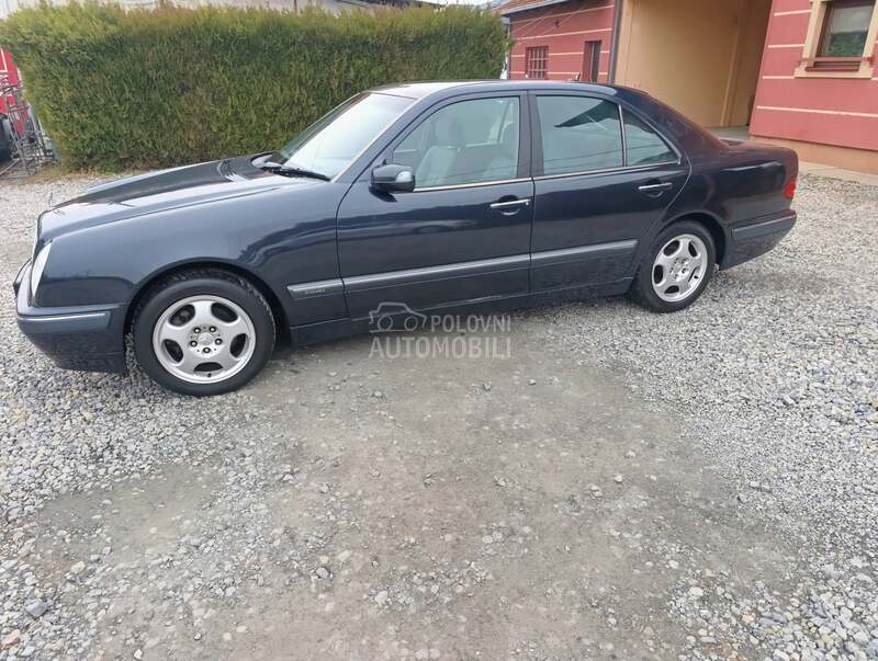 Mercedes Benz E 220 