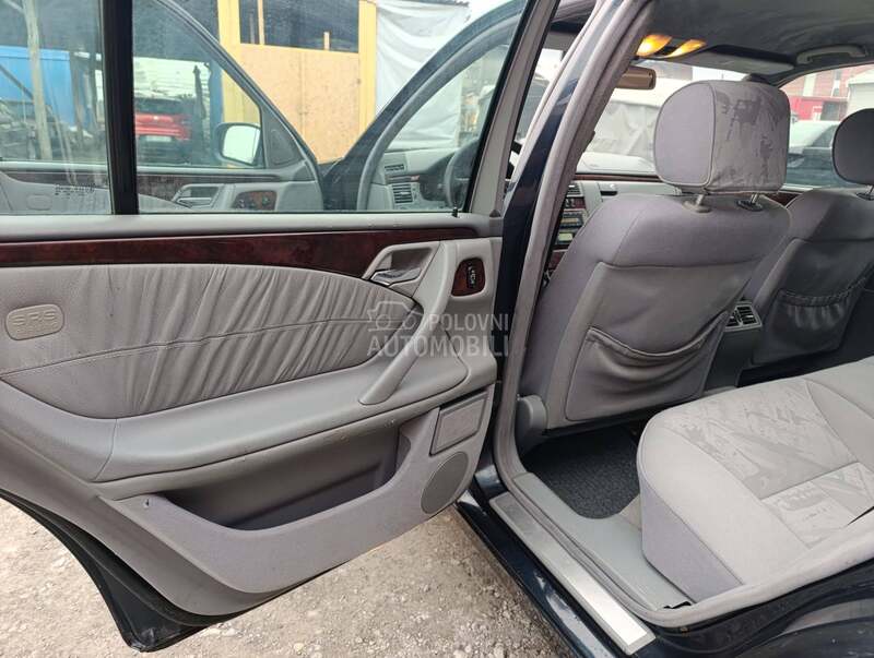 Mercedes Benz E 220 