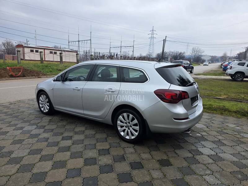 Opel Astra J 