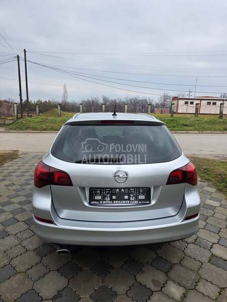 Opel Astra J 