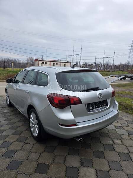 Opel Astra J 