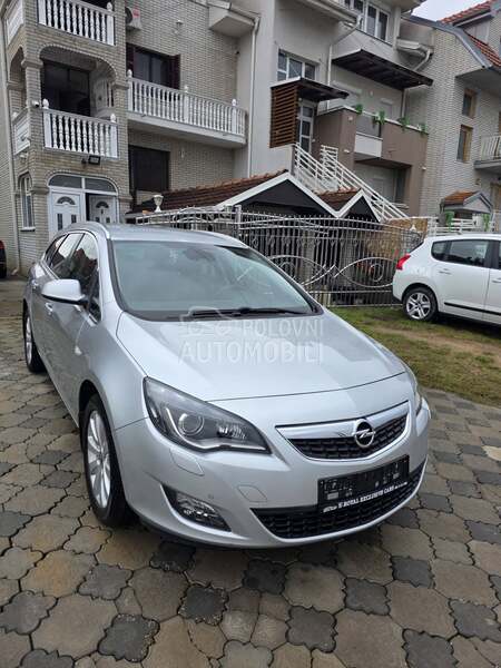 Opel Astra J 