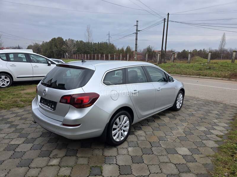 Opel Astra J 