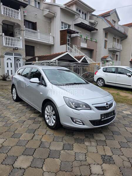 Opel Astra J 