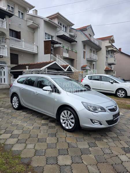 Opel Astra J 