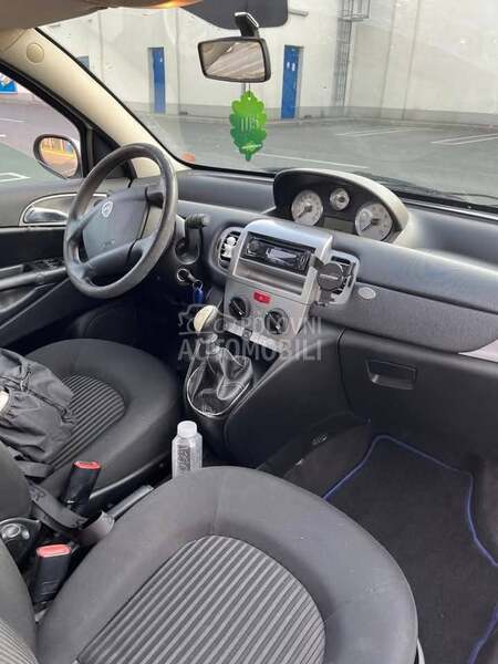 Lancia Ypsilon 