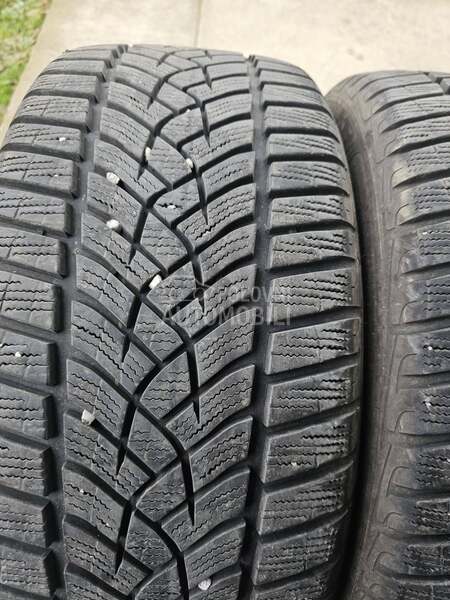 Goodyear 225/40 R19 Zimska