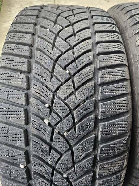 Goodyear 225/40 R19 Zimska
