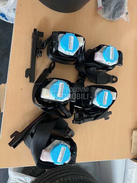 Volkswagen Golf 6 -  kompletan auto u delovima