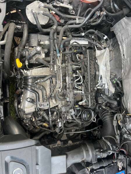 Audi Q3 -  kompletan auto u delovima