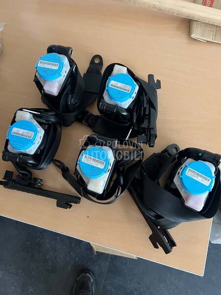 Audi Q3 -  kompletan auto u delovima