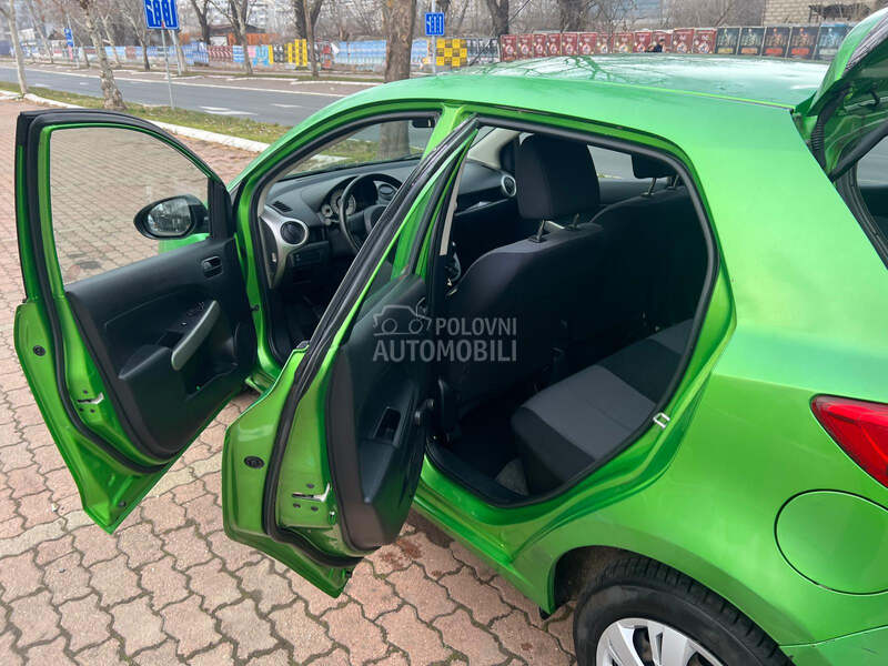 Mazda 2 1.3i CE PLUS